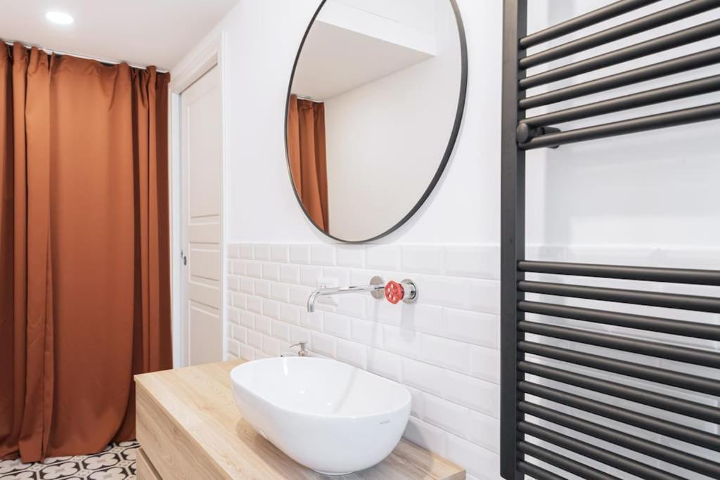 Easylife - With Balcony Near Navigli Milan