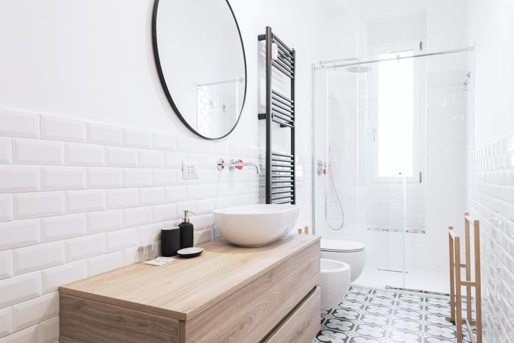 Easylife - With Balcony Near Navigli * Milan